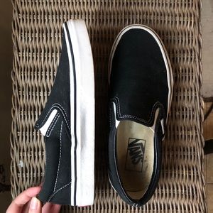 Black Vans Slip on